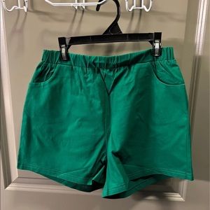 Betsey’s Boutique Shop Green Shorts